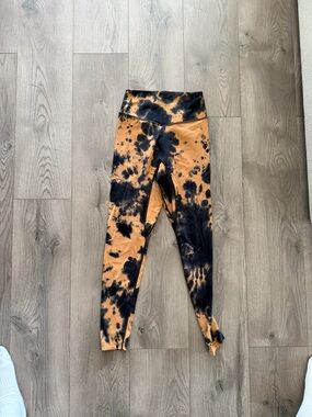 Balance Athletica Black and Tan Tie-Dye Leggings
